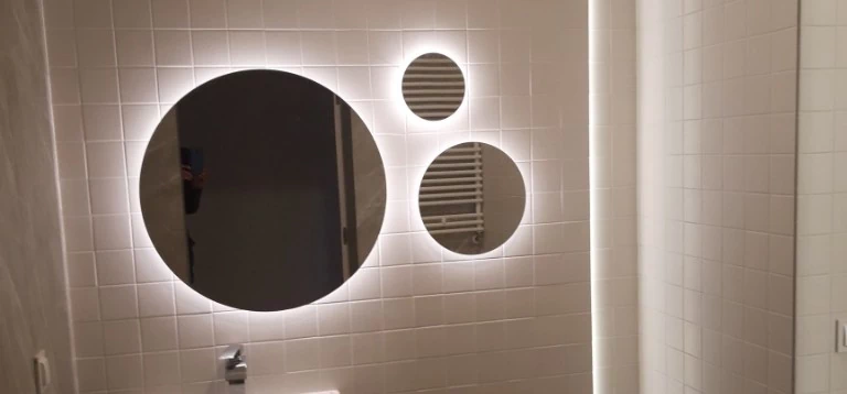 podświetlane lustro w łazience