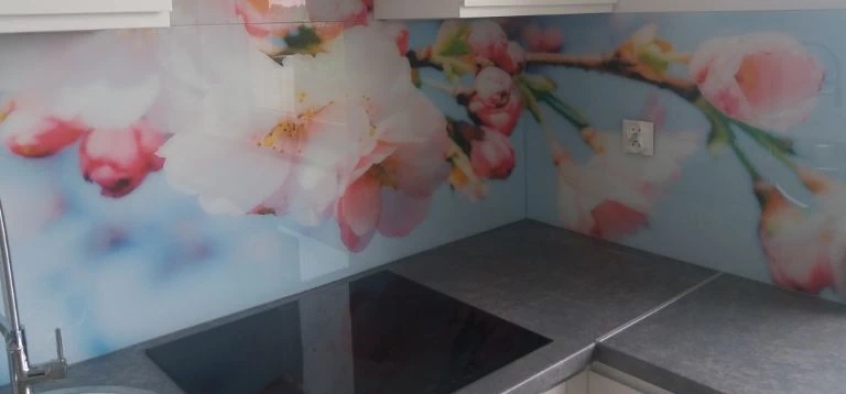 ściana z kwiatami